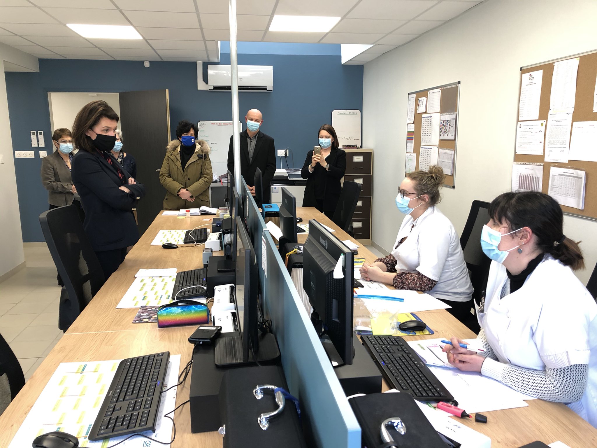 Christelle Morançais en visite au centre de santé des Herbiers